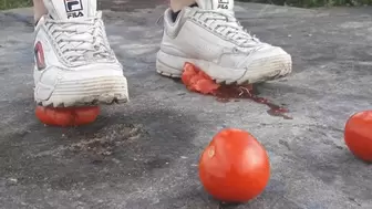 Tomatoes crushing