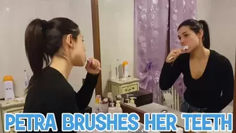Petra brushes her teeth - Full HD
