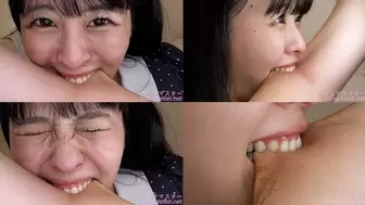 Akari - Biting by Japanese cute girl part1 bite-219-2