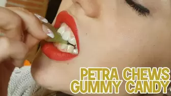 Petra chews gummy candy - Full HD
