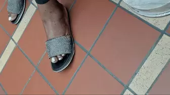 Working Lady Ebony With BBW Feet With Pink Toes