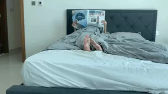 GIRL SNORING LOUDLY AND FALLS OFF THE BED WITH HER BLANKET - MP4 Mobile Version