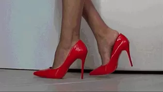 Dipping in red shoes Pa