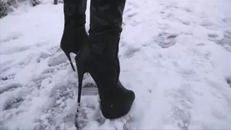 walking with 7 Inch platform boots on snow and ice - full clip - (1280x720*mp4)