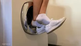 LAUNDRY DAY IN RIPPED SOCKS - MOV Mobile Version