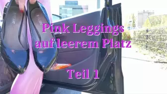 Pink leggings on empty space, part 1 - Pink Leggings auf leerem Platz, Teil 1