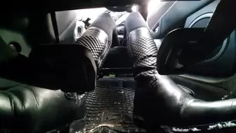 Under Pedal Driving Mazda in Flat Leather Winter Boots