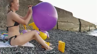 Alla does B2P purple balloon 16" on the beach!!!