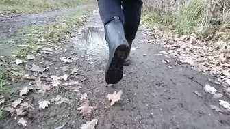 Rubber Boots finger crush and walking in Mud