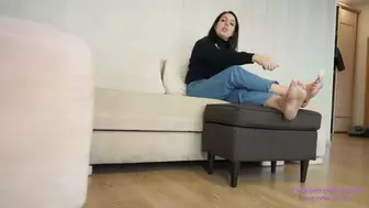 JANE - You deserve my dirty feet, you lazy bitch! (HD)