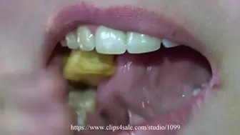 Eating and chewing fries
