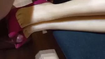 Realistic Silicon Legs In Pink Seuede Pumps Fucking And Big Cumshoot
