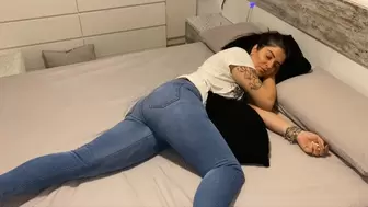 Milf pee on herself in bed