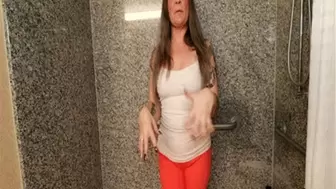 INEED2PEE Whitney Morgan candid pissing orange pants in tub