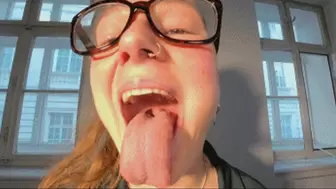 VR180 - Cara's Mouth, Tongue and Throat