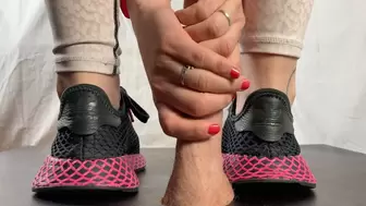 A Shoejob with Adidas Deerupt Sneakers - Handjob and huge Cumshot - Slave cam - 4k