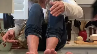 Feet Cleaning and Mouthsoaping