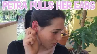 Petra pulls her ears - Full HD