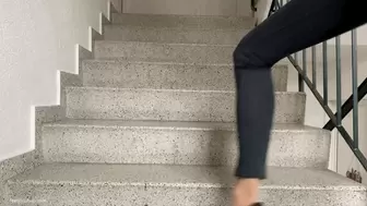 GIRL LOST HER SHOE RUNNING UP THE STAIRS - MP4 HD