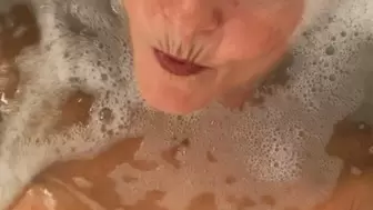 Bathtub flirting and masturbation with a little added underwater breathhold