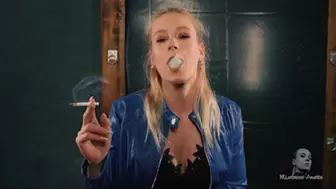 Smiling smoker Anette FHD MP4