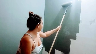 My stepsister's chick paints the room almost naked, what a great rear-end she has and her boobies look tasty