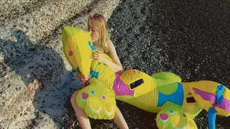 Alla inflates a rare inflatable dragon on the beach with her mouth!!!
