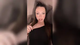 HUGE MELONS CHICK DOING WRONG TIKTOK MOVIE AND GOT VIRAL
